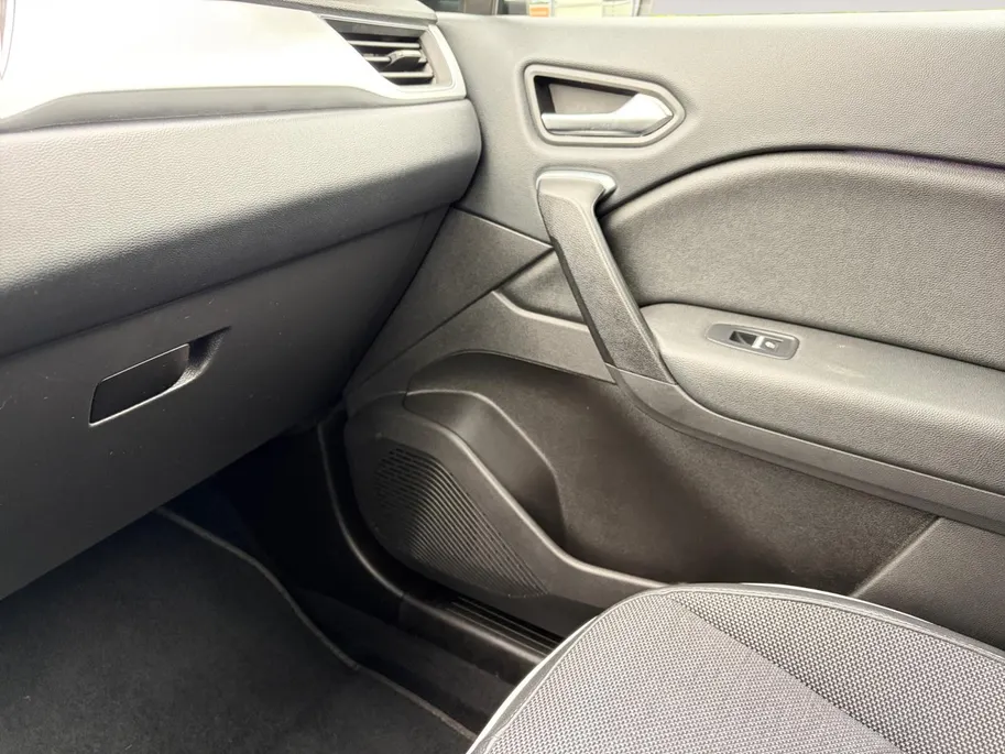 Renault Captur 1.6 E-Tech Hybrid 145 Intens Apple Carplay/Android Auto , electronic climate controle , Camera , cruise , tel , lm velgen , parkeersensoren , navi groot scherm .