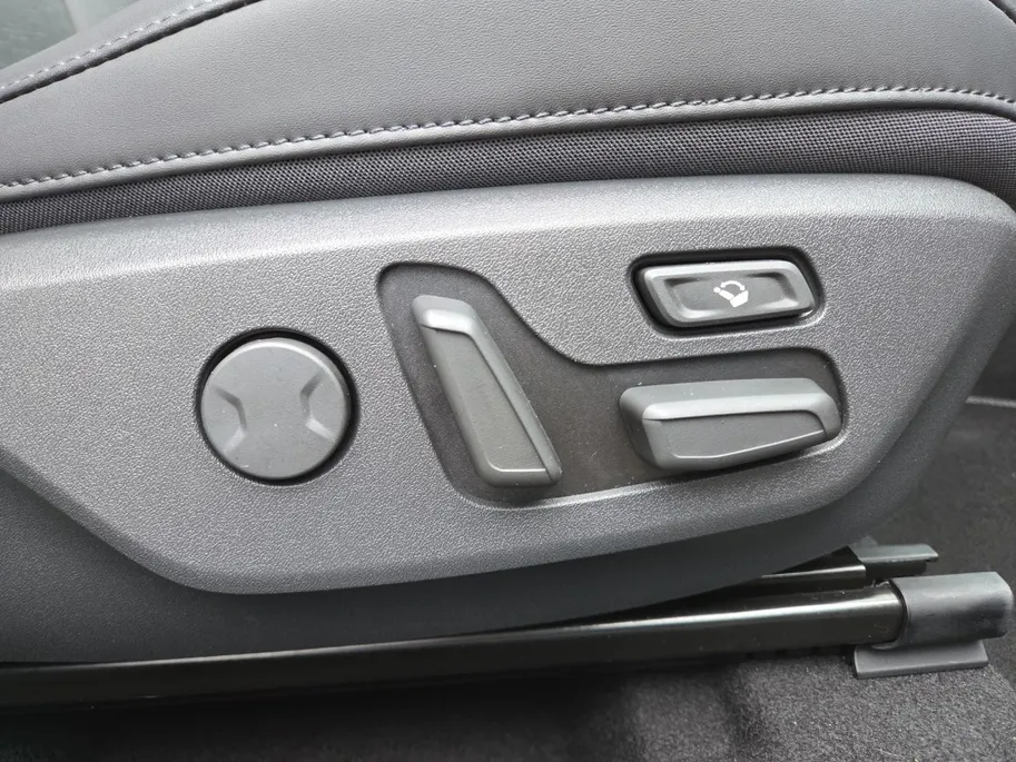 Kia Niro 1.6 GDi Hybrid ExecutiveLine Meest luxe uitvoering | Dealer onderhouden | Schuif-/kanteldak | Cruise Control Adaptief | Dodehoek Detectie | Head up Display | Stoelverwarming en Ventilatie | Harman/Kardon | Android & Carplay | NAP