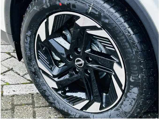 Nissan QASHQAI 1.3 MHEV Xtronic N-Connecta | NISSAN MORE 10 Jaar garantie | €6000,- korting inclusief inruilpremie | Andrioid/Apple Carplay | 360graden camera's | Stoel-/ Stuur-/ Voorruitverwarming | Panoramadak |