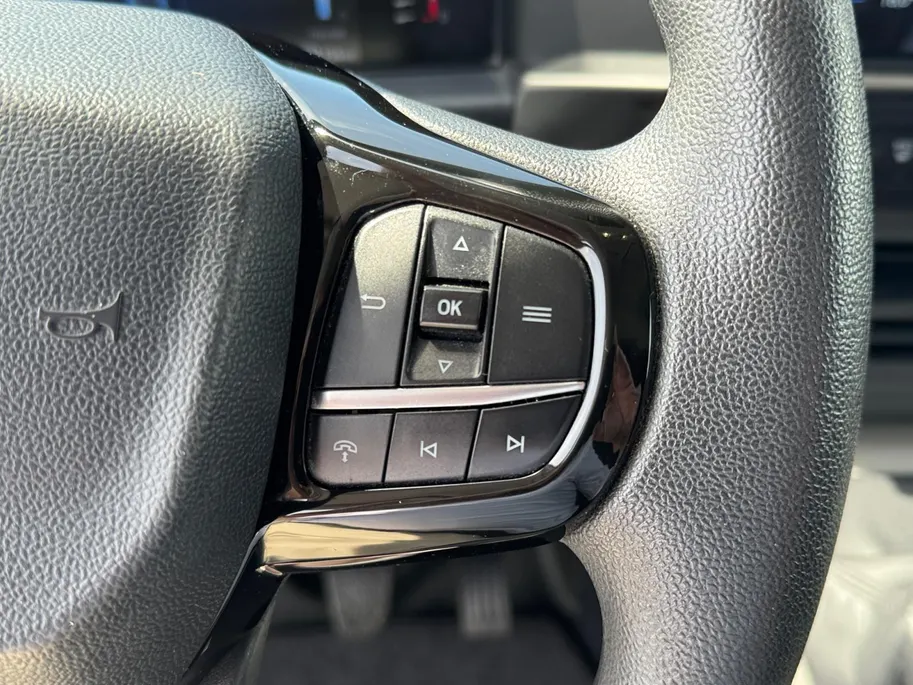 Ford Transit Custom 280 2.0 TDCI L1H1 Trend 110 pk | 3-zits | Airco | Parkeersensoren voor en achter | Apple Car PLay / Android Auto | LED dagrijverlichting |