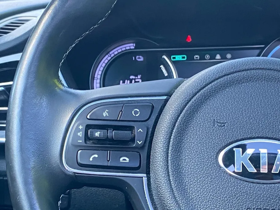 Kia e-Niro DynamicPlusLine 64 kWh Climate control | Stoel,- en stuurverwarming | Parkeercamera | Cruise control | Elek. schuif/kanteldak | 16 inch LM velgen |