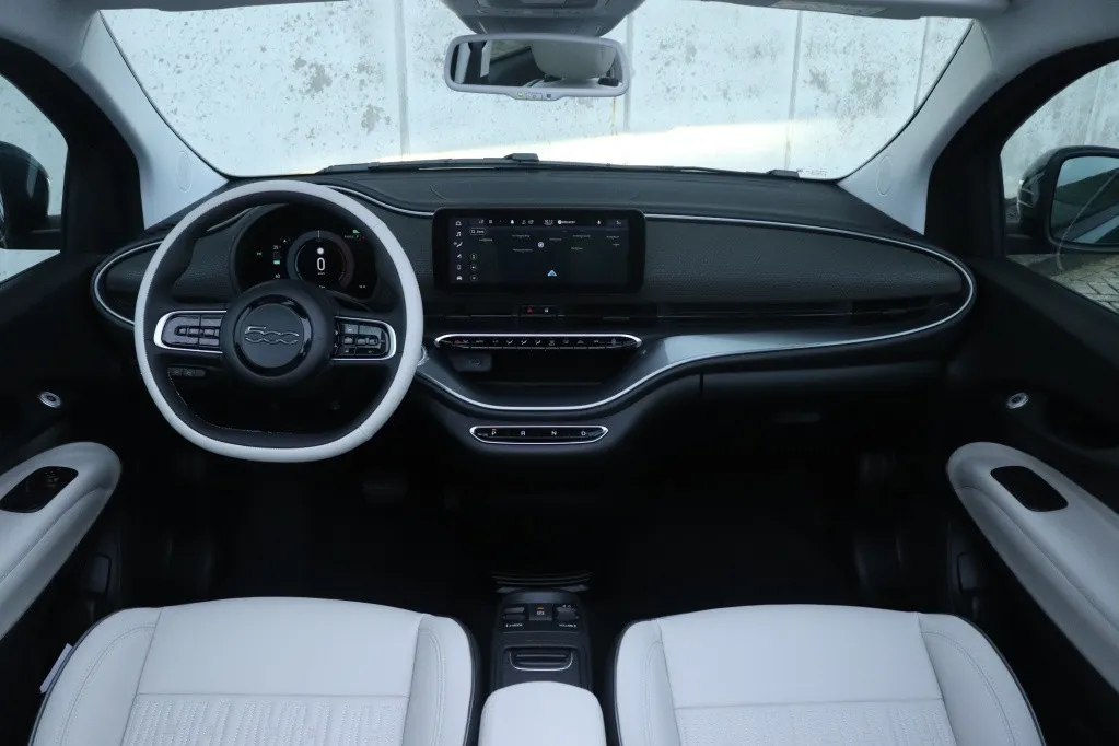 Fiat 500e C La Prima by Bocelli 42 kWh | JBL | Winter | Camera | 17′