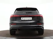 Audi e-tron 55 quattro S edition 95 kWh 408pk SOH 95,1 % · Panoramadak · Camera · Luchtvering · Elek. Stoelen + Geheugen · Afneembare Trekhaak · Matrix LED · Keyless ·