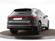 Audi e-tron 55 quattro S edition 95 kWh 408pk SOH 95,1 % · Panoramadak · Camera · Luchtvering · Elek. Stoelen + Geheugen · Afneembare Trekhaak · Matrix LED · Keyless ·