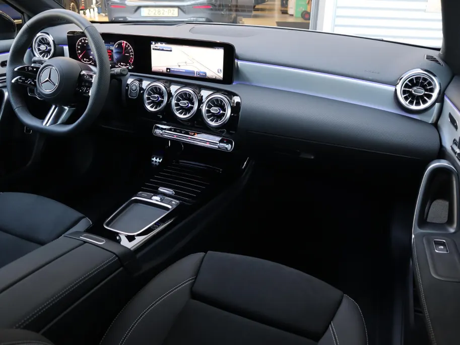 Mercedes-Benz A-Klasse 250 e Star Edition AMG Line Plus l Trekhaak l Panoramadak l Memory
