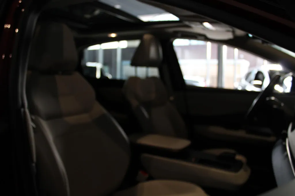 Nissan ARIYA Evolve 66 kWh | 20 inch wielen | Ceramic coating |22 kW ingebouwde lader | Electrische stoel en stuur verstelling | Navigatie | Stoel geheugen | shuif/kanteldak | Stoel verwarming en verkoeling | Zeer mooie auto |