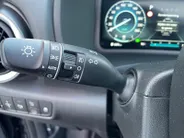Hyundai Kona 1.6 GDI HEV Fashion Sky | Navigatie| Lichtmetalen velgen| Parkeersensoren| Schuif- kanteldak| Climate Controle| Adaptieve Cruise Controle| Dode hoeksensor|