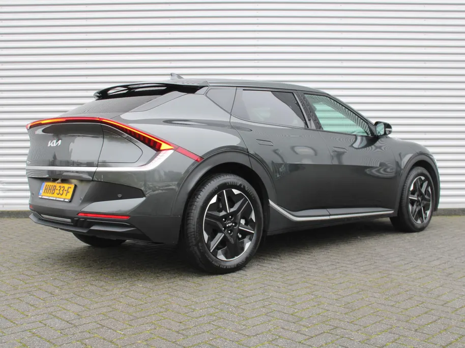 Kia EV6 Light Edition 63 kWh | Stuur-/stoelverwarming | Camera | 19' LM | LED | Adap. Cruise | Clima | Draadloze telefoonlader | 17% bijtelling |