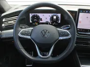 Volkswagen Tiguan 1.5 eHybrid R-Line Edition | Elek. trekhaak | Schuifdak | Stuur-/stoelverwarming + massage | Camera | 20' LM | HUD | LED | Dodehoek detectie | Nieuwstaat | BTW auto |