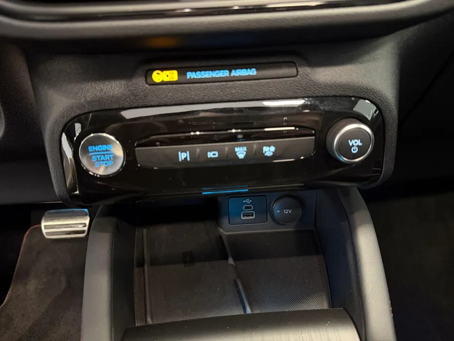 Ford Kuga 2.5 PHEV ST-Line X | NL Auto | Winterpack | Panorama Dak | Elec Trekhaak | Technology Pack | Matrix Led Koplampen | B&O Audio | 19 Inch LM Velgen |