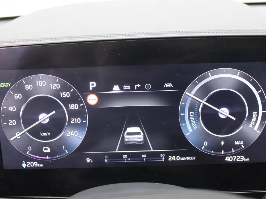Kia Niro EV Edition Advanced 64.8 kWh | Stuur-/stoelverwarming | Elektr. stoelverstelling | Camera | Cruise adapt. | 17'LM | Clima | 17% bijtelling |