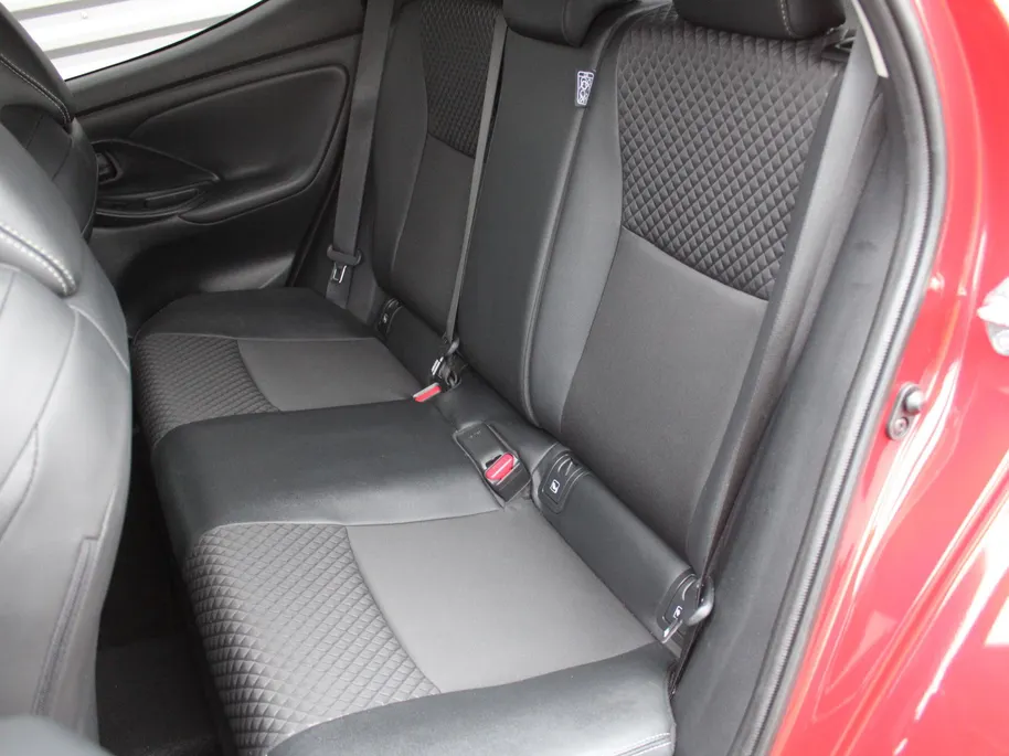 Mazda 2 Hybrid 1.5 Select | 16' LM | Stoel- & stuurverwarming | HUD | Camera | Dodehoek sensor |