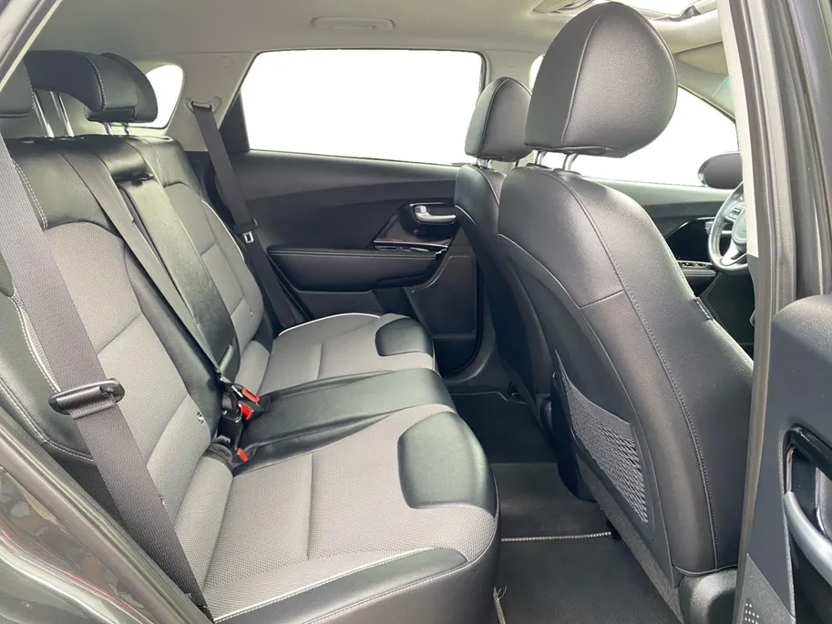 Kia e-Niro DynamicPlusLine 64 kWh | Climate control | Navigatie | Parkeercamera | Stoel + stuurverwarming | Keyless | Schuif-kanteldak | Line assist |