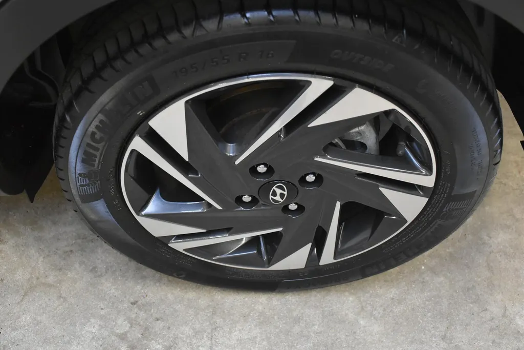 Hyundai Bayon 1.0 T-GDI 48V 100PK 7DCT Premium Automaat | Carplay/ Android Auto Navi | Camera |Clima | Cruise | Trekhaak