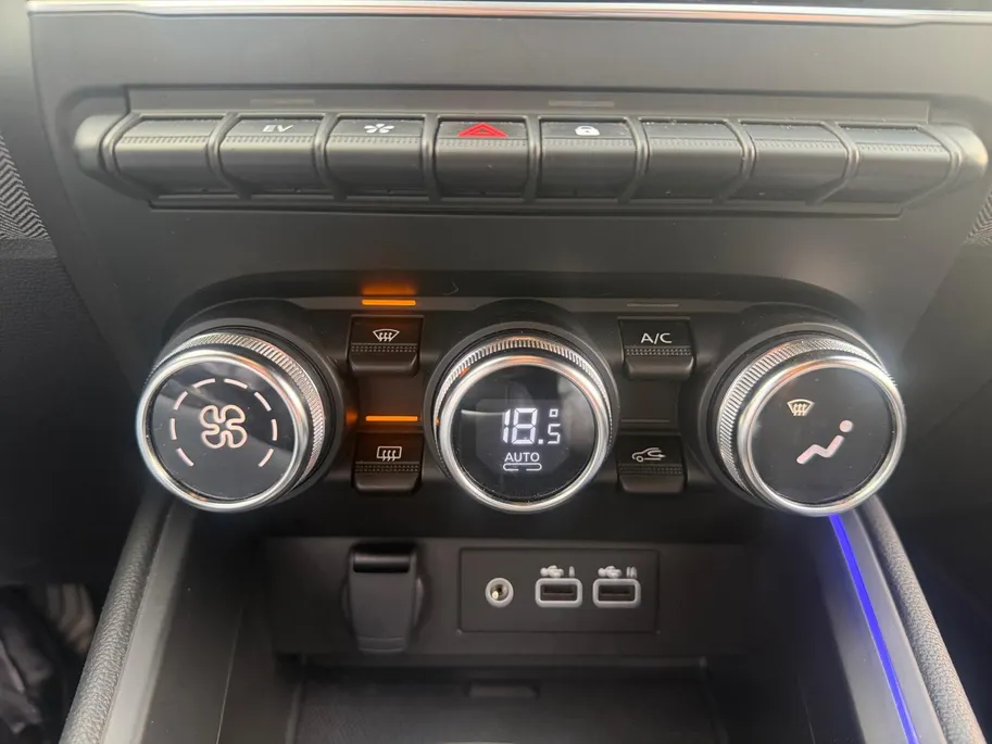 Renault Clio 145PK E-Tech Full Hybrid Techno Automaat | 9,3' Navi | Climate Control | Camera | Parkeersensoren | Apple CarPlay/Android Auto | Digital Cockpit | Cruise Control | Full LED | Lichtmetalen Velgen |