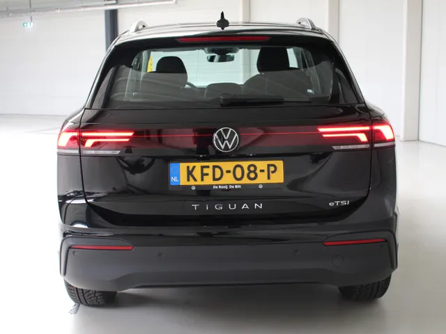 Volkswagen Tiguan 1.5 eTSI Automaat Navigatie | Trekhaak | Stoelverwarming | Lichtmetalen velgen