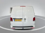 Volkswagen Bedrijfswagens Transporter 2.0 TDI L1H1 28 · Camera · Trekhaak · Apple/Android Car Play · Navigatie · Cruise Control · Vloerplaat · 16'' Inch · Garantie t/m 01-04-2028 of 100.000km