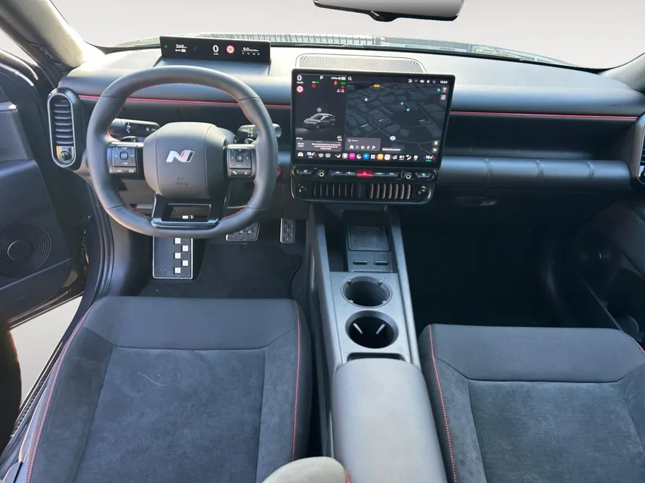 Hyundai IONIQ 3 N Line 61 kWh NU NIEUW TE BESTELLEN BIJ ZEEUW&ZEEUW ROOSENDAAL, BELDER 37 !!!! LET OP: Prijs is vanafprijs vanaf de Select uitvoering 42kWh niet getoond model!