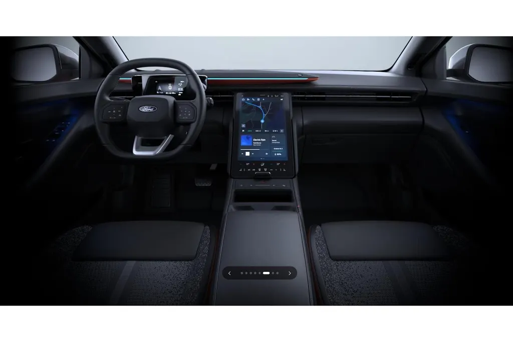 Ford Explorer Collection Extended Range RWD 79 kWh | 20' Zwarte Velgen | Zwart dak en spiegels | Elektrisch Wegklapbare Trekhaak | Stoel- en Stuurverwarming | El. Achterklep | Memory Functie Bestuurdersstoel | 0,99% rente icm Ford options