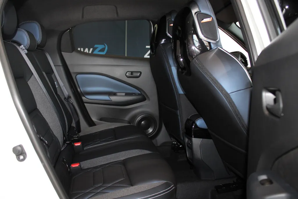 Nissan Juke 1.6 Hybrid Pulse | Bose audio | 360grd camera | Dodehoeksensoren| Lederen bekleding | Apple carplay & Androidauto | Pro-pilot | Stuur-, en Stoel- en voorruitverwarming |