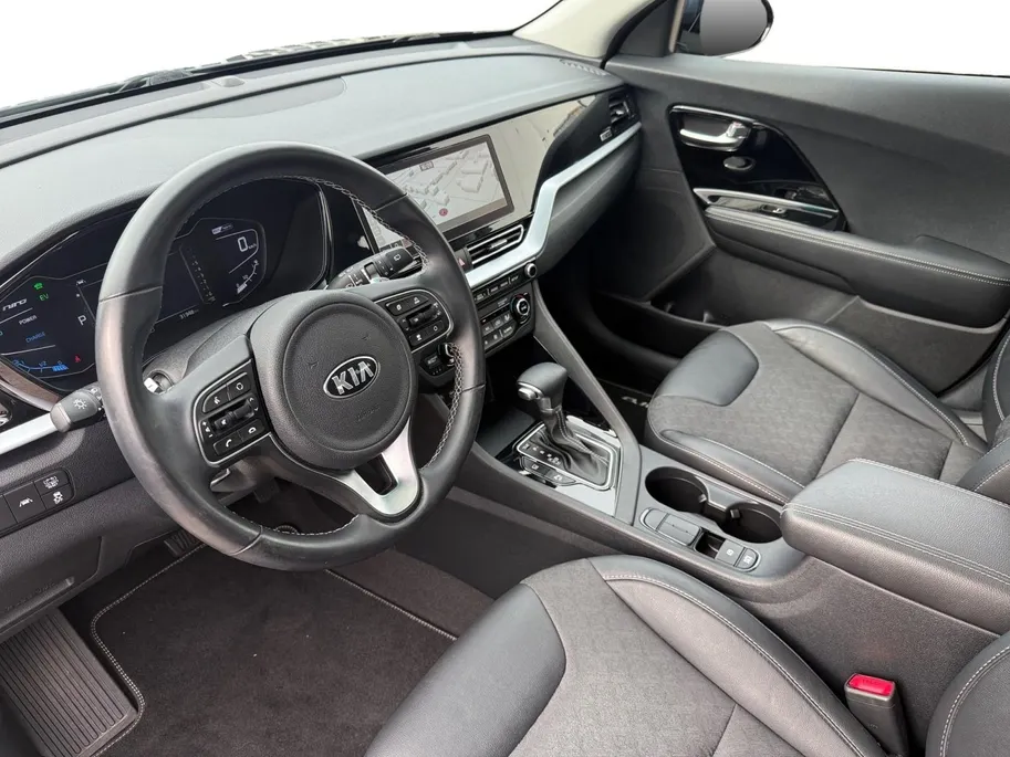 Kia Niro 1.6 GDi Hybrid DynamicLine | NAVI | CAMERA | SCHUIFDAK | TREKHAAK | CLIMATE & CRUISE CONTROLE | LAGE KM. STAND | ETC...