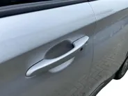 Hyundai Kona EV Comfort 64 kWh | Warmtepomp | 100% SOH | Adaptive cruise control | Apple Carplay & Android Auto | Achteruitrijcamera | Parkeersensoren achter | Keyless entry | DAB radio |