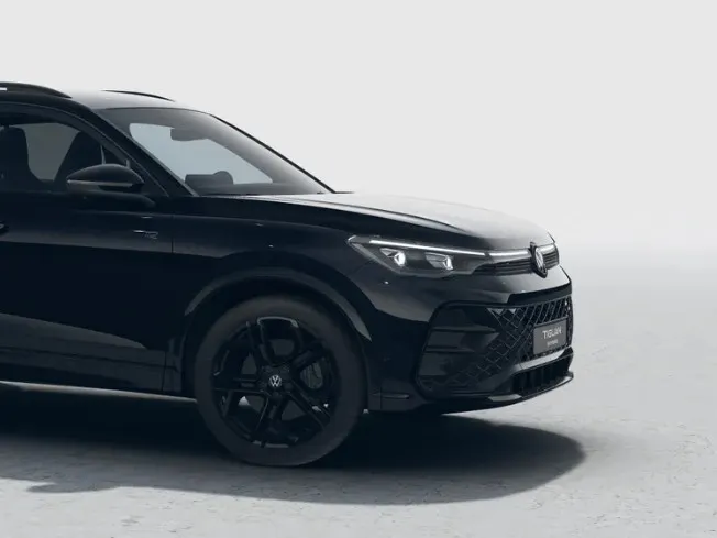Volkswagen Tiguan R-Line Edition 1.5 eHybrid 204 PK 6 versn. DSG · Black Style Pakket · Panoramaschuif-kanteldak · Trekhaak inklapbaar, met elektrische ontgrendeling, incl. aanhangermanoeuvreerhulp Trailer Assist · Prijs is inclusief inruilpremie ·
