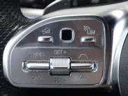 Mercedes-Benz EQC 400 4MATIC Business Solution AMG 80 kWh l Trekhaak l Keyless l Stoelverwarming