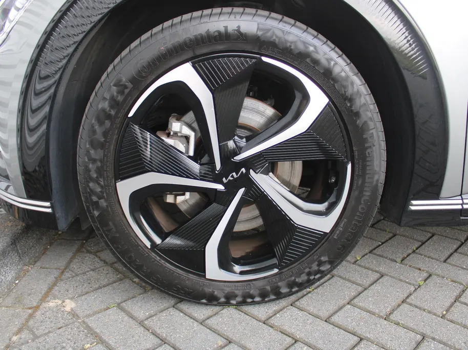 Kia EV6 Edition Advanced 77.4 kWh | Stuur-/stoelverwarming | BTW | Camera | Cruise adapt. | Elektr. achterklep + stoelbediening | 20' LM | 17% bijtelling |