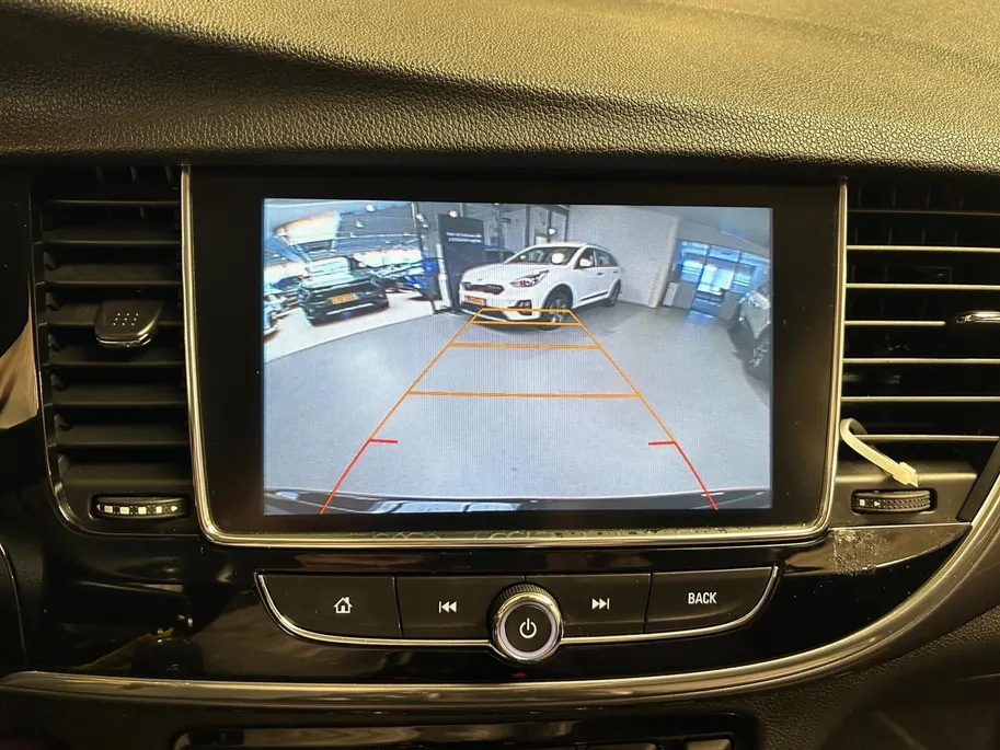 Opel Mokka X 1.4 Turbo 120 Jaar Edition | All-Seasonbanden | Apple Carplay / Android Auto | Parkeersensoren Voor + Achter | Camera Achter | Lichtsensor | Cruise Control | 17' Lichtmetalen Velgen