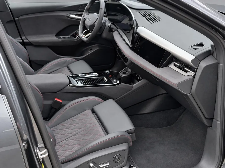 Audi Q6 e-tron S edition performance 100 kWh 306pk · SOH 98,1% · Panoramadak · Warmtepomp · 360 Camera · Wegklapbare Trekhaak · Bang & Olufsen · Kuipstoel · 21'' Inch · Garantie t/m 21-01-2031 of 100.000km