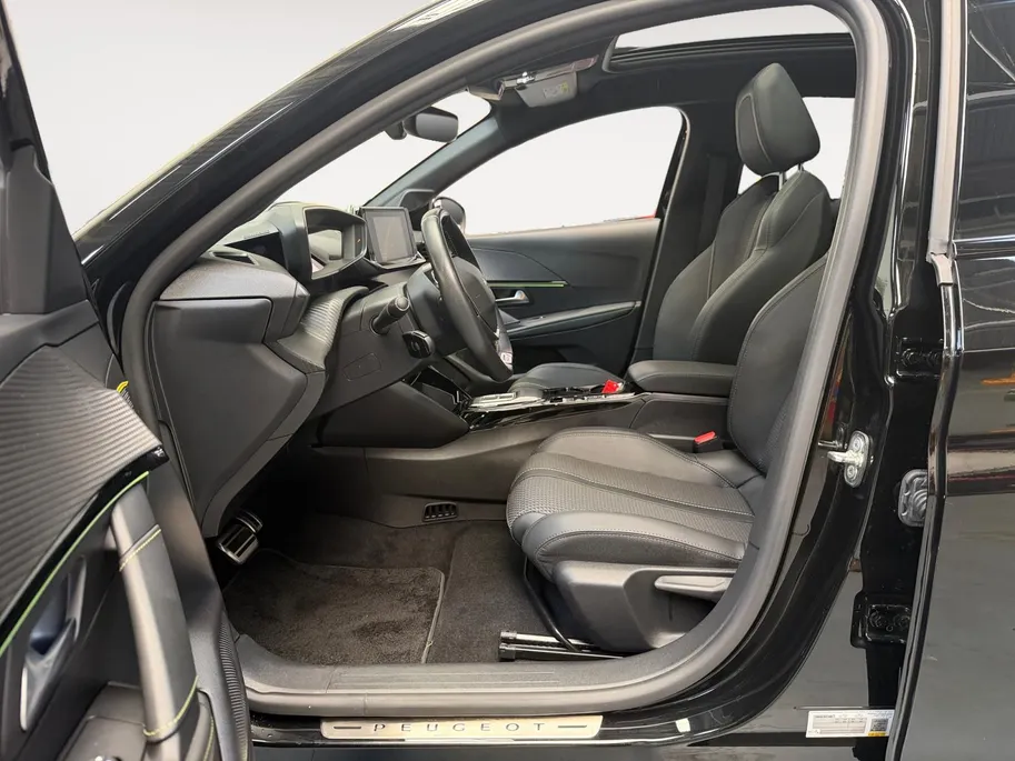 Peugeot e-208 EV GT 350 50 kWh STOELVERWARMING | ACHTERUITRIJCAMERA | GLASSROOF | 12 MAANDEN BOVAG GARANTIE