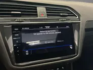 Volkswagen Tiguan 1.4 TSI 245pk DSG eHybrid Life Business · Panoramadak · 360 Camera · Inklap. Trekhaak · Head-Up Display · Dodehoeksensor · Parkeer Assistent ·