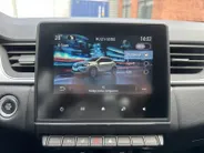Renault Captur 1.6 E-Tech Hybrid 145 Intens | Automaat | Apple Carplay & Android Auto | Camera | Parkeersensoren | LMV | Cruise & Climate Control | 12 Maanden BOVAG Garantie
