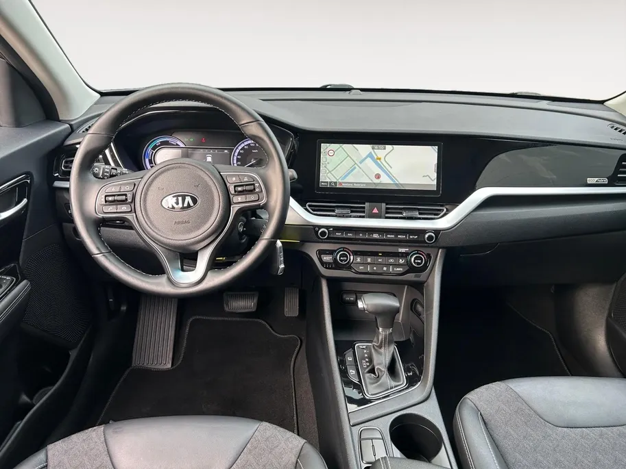 Kia Niro 1.6 GDi Hybrid DynamicLine | Apple Carplay / Android Auto | Navigariesysteem | Licht + Regensensor | Parkeersensoren + Camera Achter | Cruise Control Adaptief | Rijstrooksensor + Correctie