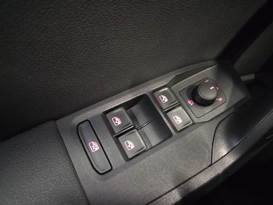 SEAT Arona Xperience Business Connect | Adaptief Cruise  | Climate Control | Camera | Dodehoek Detectie | 17'' LM Velgen | Apple Carplay | Android Auto | 9.000 km!
