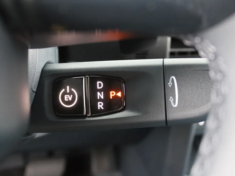 Kia PV5 Passenger Plus 71.2 kWh | Stuur-/stoelverwarming v+a | Camera | Cruise adapt. | Draadloze telefoonlader | PDC v+a | Clima | Navi | LED | 17' LM |