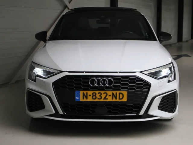 Audi A3 Sportback 30 TFSI S-Line S-Tronic Navigatie | Panoramadak | Sportstuur | Led