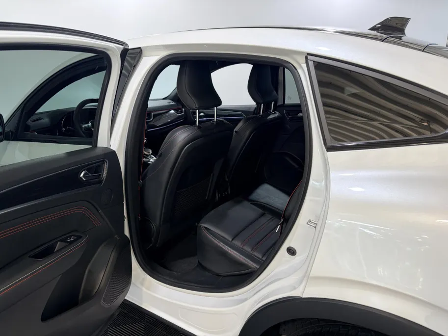 Renault Arkana 145PK E-Tech Hybrid R.S. Line Automaat | 9,3' Navi | Camera | Parkeersensoren | Climate Control | Adaptive Cruise Control | Stoelverwarming | Lichtmetalen Velgen | Apple CarPlay/Android Auto |