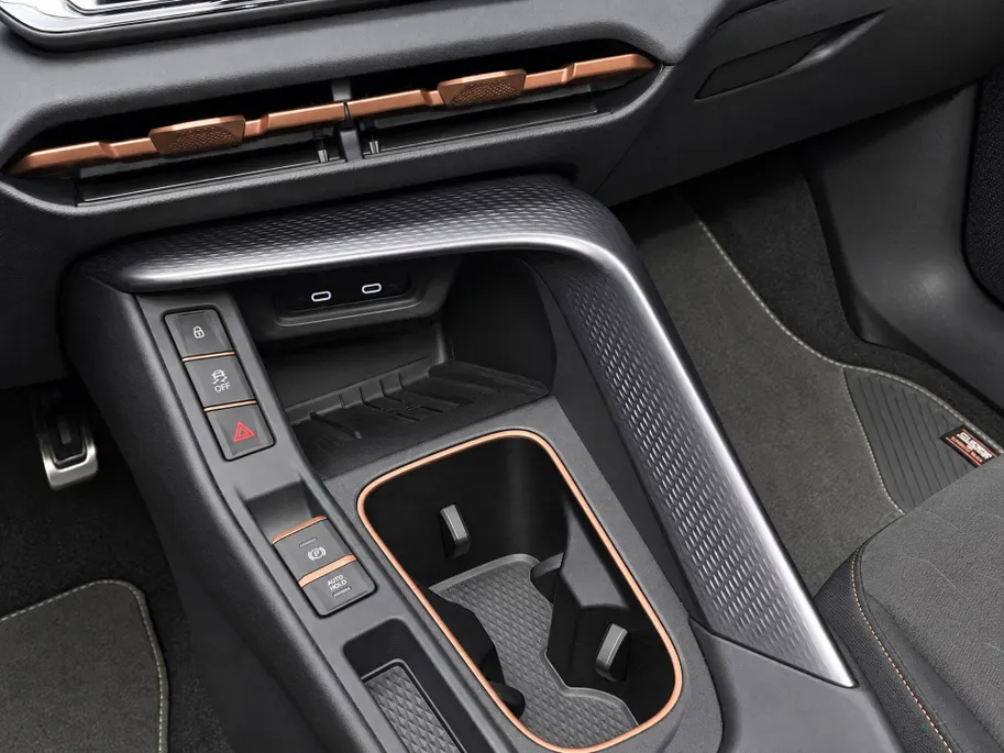 CUPRA Terramar 1.5TSIe-Hybrid 200kW/272PK VZ · Panoramadak · Trekhaak · 360°Camera · Sennheiser sound · Garantie t/m 28-04-2030 of 100000km.