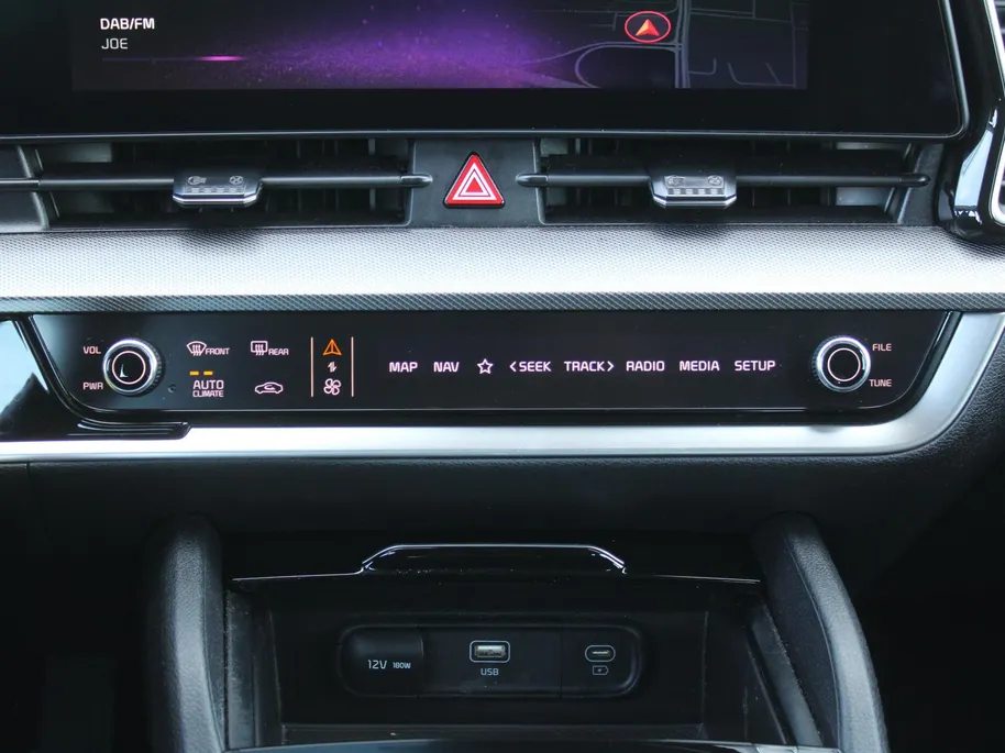 Kia Sportage 1.6 T-GDi Hybrid DynamicLine | Camera | Cruise adapt. | Navi | 17' LM | Clima v+a | LED | Apple Carplay/Android Auto |