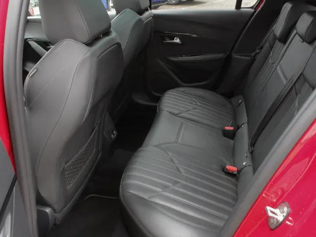 Peugeot 208 1.2 PureTech GT Pack Automaat | Adap. Cruise | Panodak | Vol Leder | Stoelverwarming | Camera