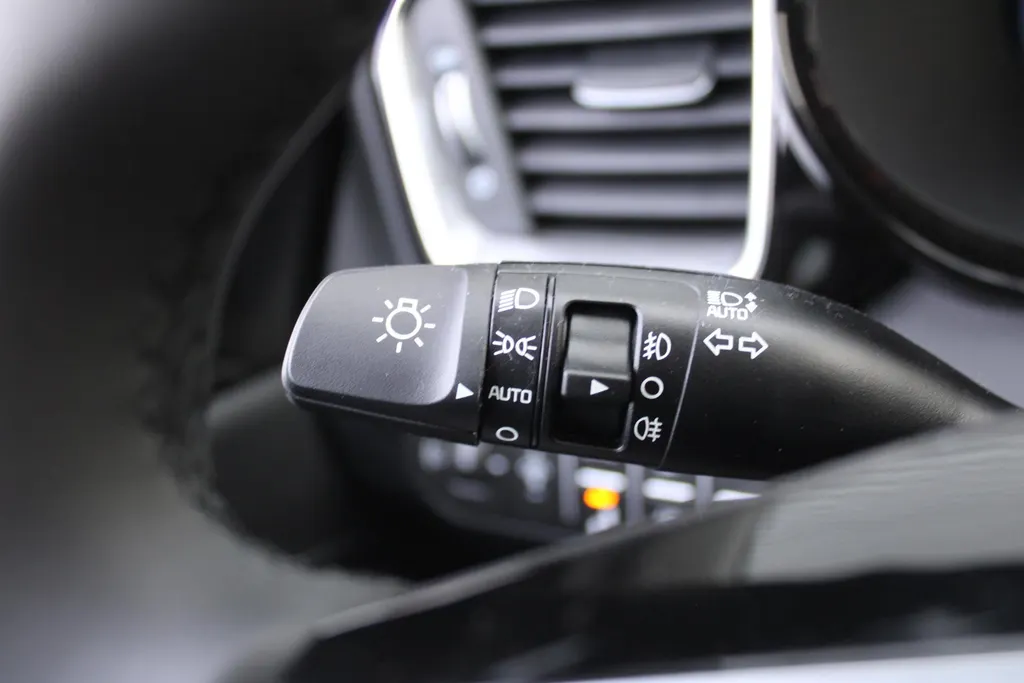 Kia XCeed 1.0 T-GDi DynamicPlusLine | Stuur-/stoelverwarming | Camera | Dodehoek detectie | Elektr. achterklep | 18' LM | Clima | Navi |