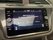 Volkswagen Tiguan 1.4 TSI 245pk DSG eHybrid R-Line Business+ · Panoramadak · Camera · IQ.Light · Apple/Android Car Play · Navigatie · 19'' Inch ·