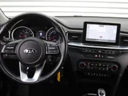 Kia Ceed 1.4 T-GDi DynamicPlusLine | Trekhaak | Stuur-/stoelverwarming | Camera | 17' LM | Navi | Clima | Half leer/stof |