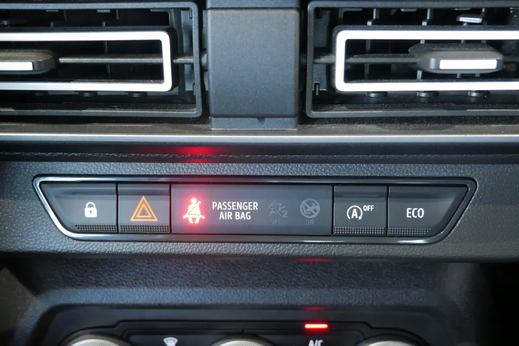 Dacia Sandero 1.0 TCe 90 Journey *Navi(Carplay)+Camera*Parkeersensoren*Climate*Dodehoek Detectie*Mooie auto!