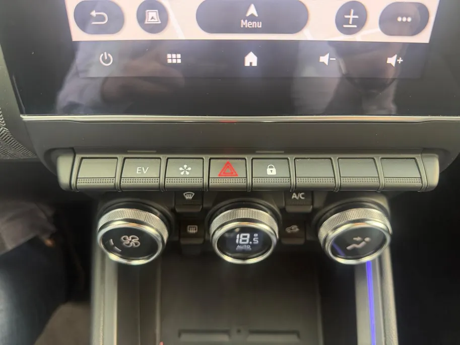 Renault Clio 145PK E-Tech Full Hybrid Techno Automaat | 9,3' Navi | Climate Control | Camera | Parkeersensoren | Apple CarPlay/Android Auto | Digital Cockpit | Cruise Control | Full LED | Lichtmetalen Velgen |