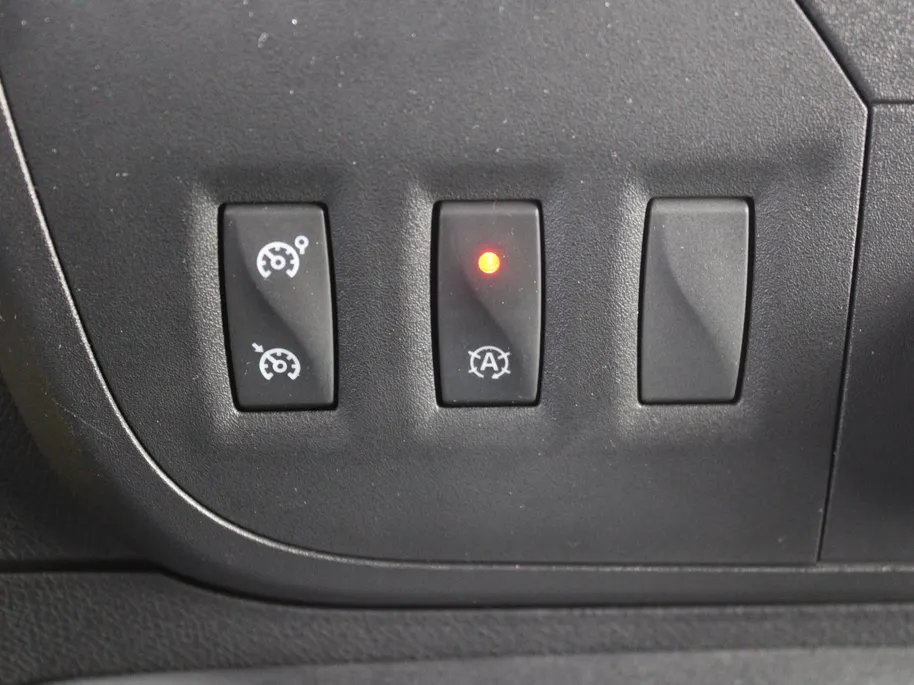 Renault Master T33 2.3 dCi L2H2 Stop & Start | Automaat | Trekhaak | Camera | Airco | Navi | Cruise | 16' LM | PDC | Licht-/regensensor | Volledig betimmerd |