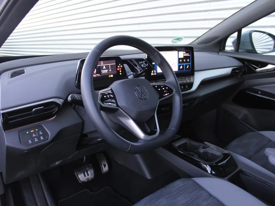 Volkswagen ID.4 Pure 52 kWh | Stuur- / Stoel- / Voorruit Verwarming | Clima | 19' LM | Cruise adapt. | PDC | Navi |