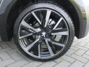 Peugeot 208 1.2 PureTech GT Pack | Stoelverwarming | Pano dak | Camera | Cruise adapt. | Dodehoek detectie | 17' LM | Navi | Clima | Leer/alcantara sportstoelen |